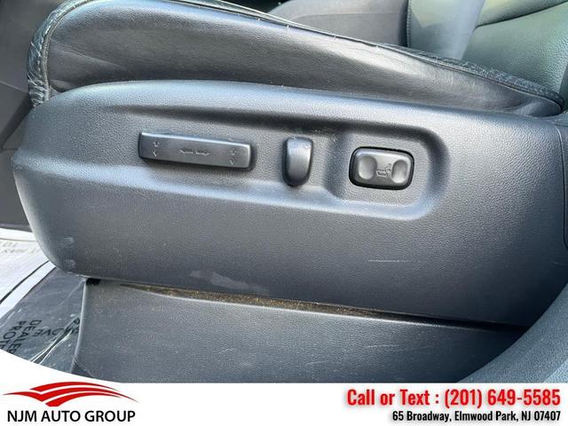 Photo of 2011 Alabaster Silver Metallic Honda Pilot
