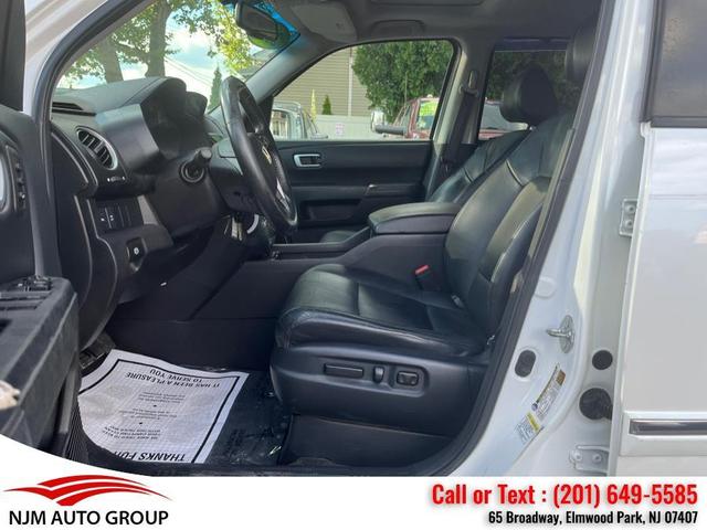 Photo of 2011 Alabaster Silver Metallic Honda Pilot