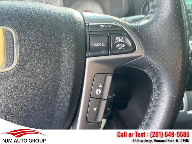Photo of 2011 Alabaster Silver Metallic Honda Pilot
