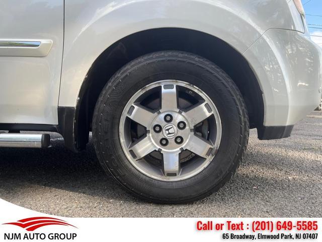 Photo of 2011 Alabaster Silver Metallic Honda Pilot
