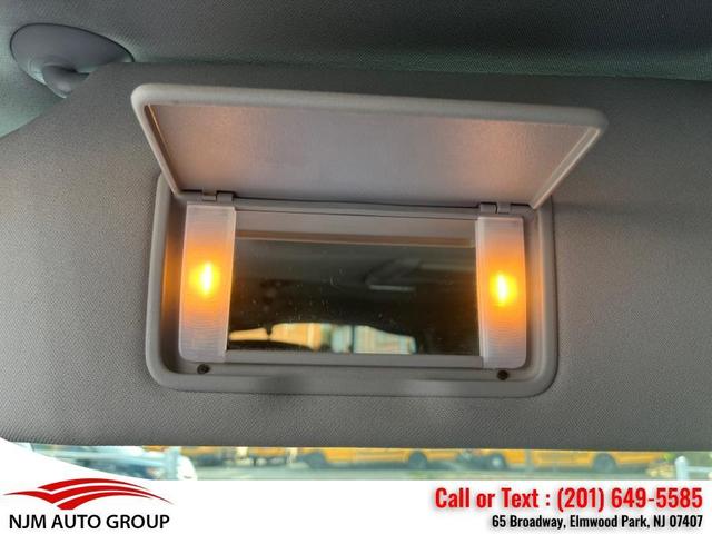 Photo of 2011 Alabaster Silver Metallic Honda Pilot