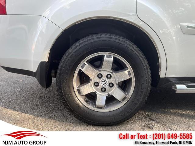 Photo of 2011 Alabaster Silver Metallic Honda Pilot