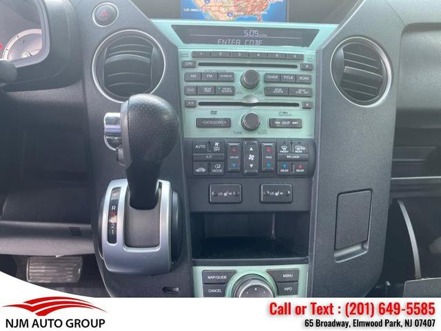 Photo of 2011 Alabaster Silver Metallic Honda Pilot