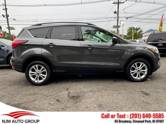 Photo of 2019 Magnetic Metallic Ford Escape