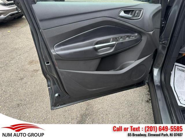 Photo of 2019 Magnetic Metallic Ford Escape