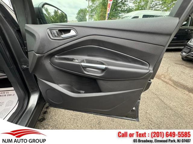Photo of 2019 Magnetic Metallic Ford Escape