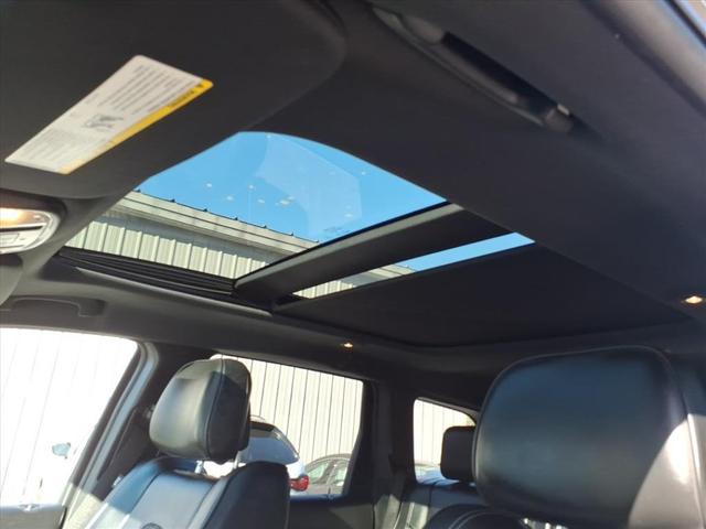Photo of 2016 Brilliant Black Crystal Pearlcoat Jeep Grand Cherokee