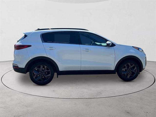 Photo of 2022 Snow White Pearl Kia Sportage
