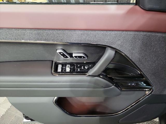 Photo of 2025 Santorini Black Metallic Land Rover Range Rover Sport