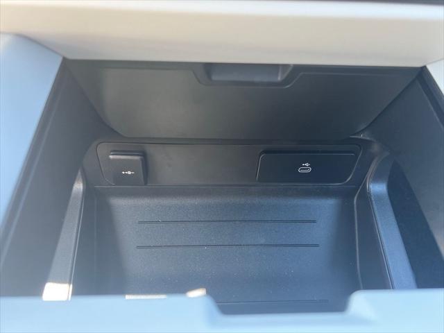 Photo of 2025 Fuji White Land Rover Defender