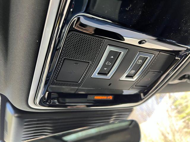 Photo of 2026 White Land Rover Range Rover Velar