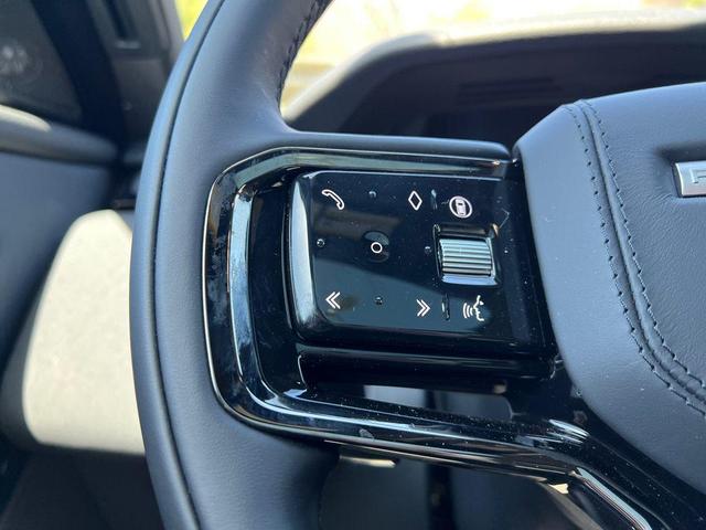 Photo of 2026 White Land Rover Range Rover Velar