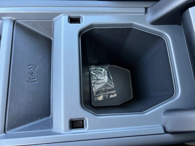 Photo of 2025 Santorini Black Metallic Land Rover Defender