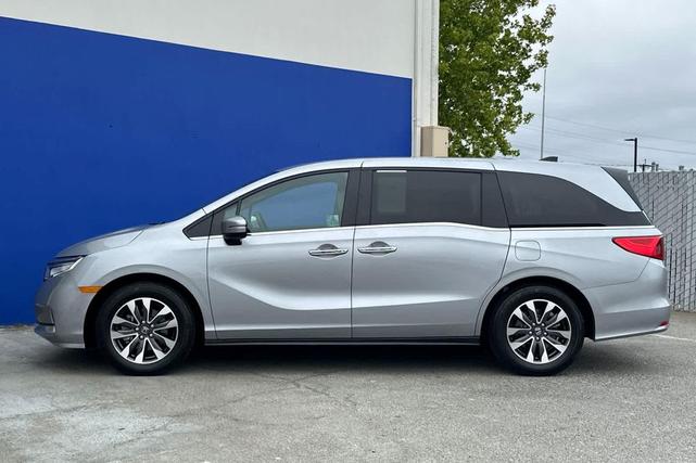 Photo of 2023 Lunar Silver Metallic Honda Odyssey