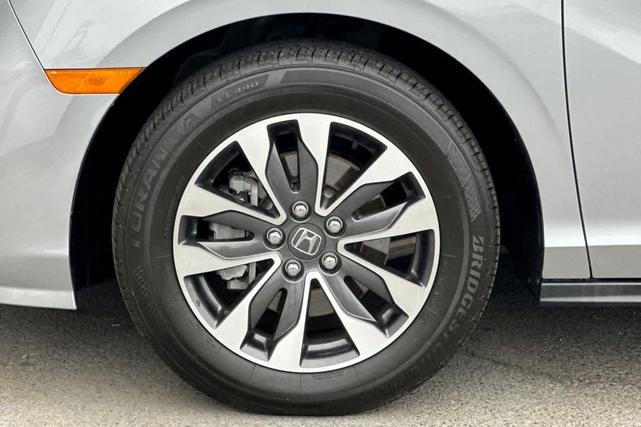 Photo of 2023 Lunar Silver Metallic Honda Odyssey
