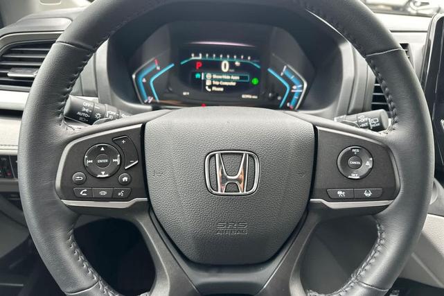 Photo of 2023 Lunar Silver Metallic Honda Odyssey