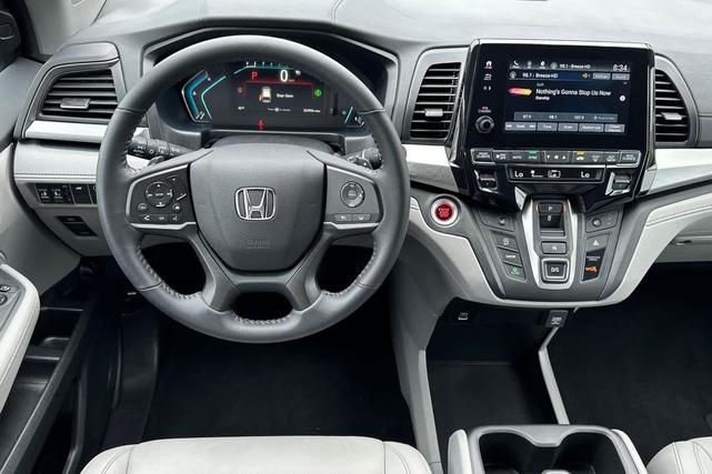 Photo of 2023 Lunar Silver Metallic Honda Odyssey