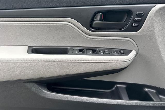 Photo of 2023 Lunar Silver Metallic Honda Odyssey
