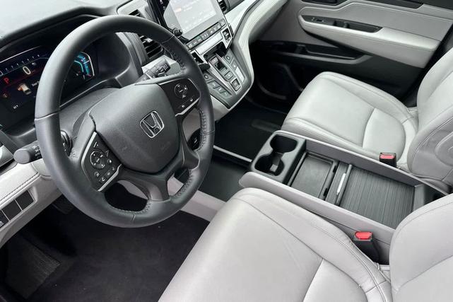 Photo of 2023 Lunar Silver Metallic Honda Odyssey