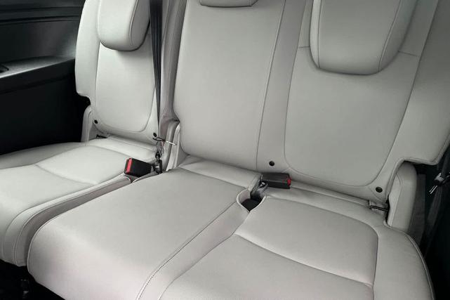 Photo of 2023 Lunar Silver Metallic Honda Odyssey