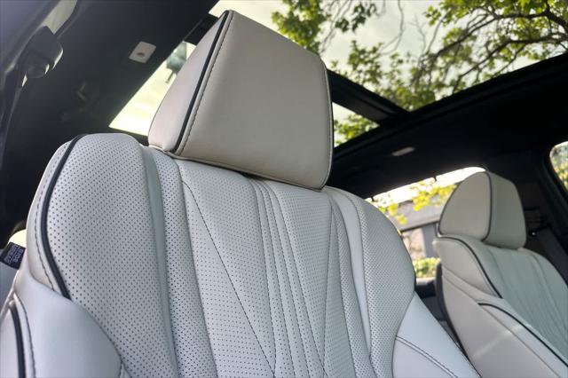 Photo of 2025 Urban Gray Pearl Acura MDX