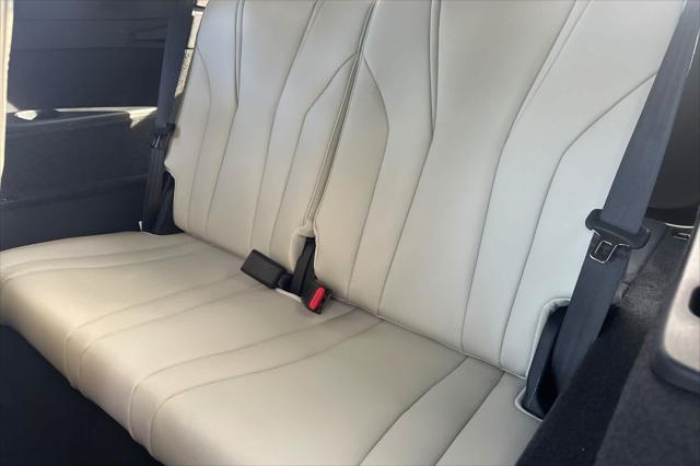 Photo of 2025 Urban Gray Pearl Acura MDX