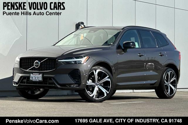 Photo of 2024 Platinum Gray Metallic Volvo XC60