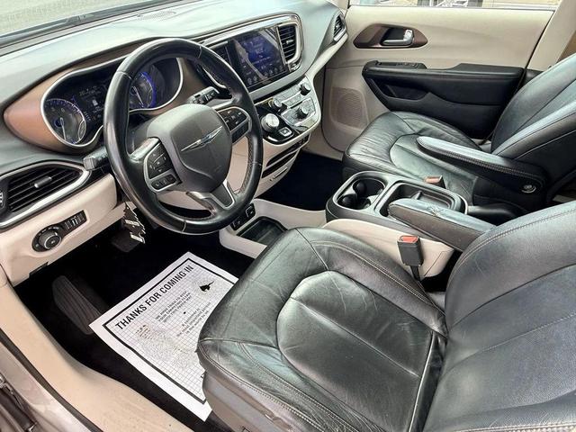 Photo of 2017 Billet Silver Metallic Clearcoat Chrysler Pacifica