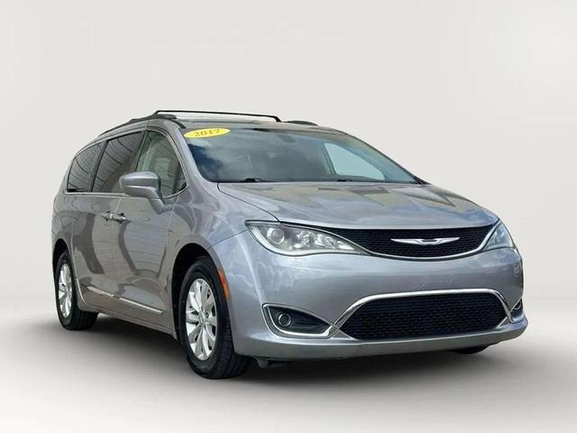 Photo of 2017 Billet Silver Metallic Clearcoat Chrysler Pacifica