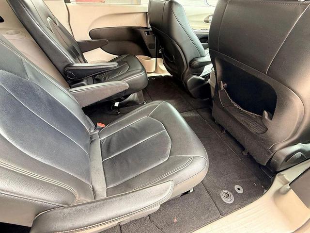 Photo of 2017 Billet Silver Metallic Clearcoat Chrysler Pacifica