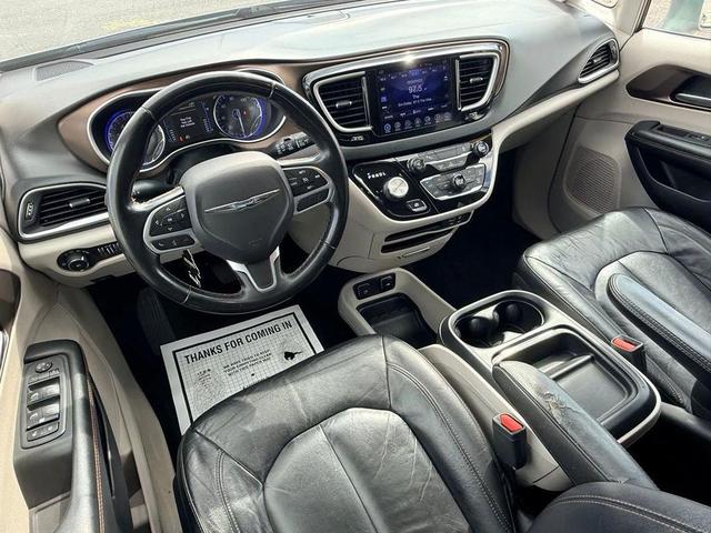 Photo of 2017 Billet Silver Metallic Clearcoat Chrysler Pacifica