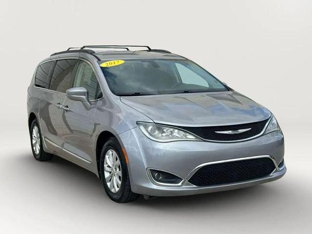 Photo of 2017 Billet Silver Metallic Clearcoat Chrysler Pacifica