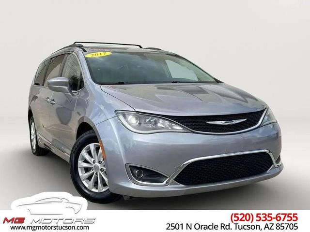 Photo of 2017 Billet Silver Metallic Clearcoat Chrysler Pacifica