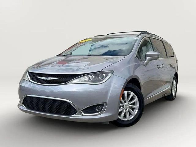 Photo of 2017 Billet Silver Metallic Clearcoat Chrysler Pacifica