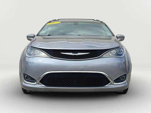 Photo of 2017 Billet Silver Metallic Clearcoat Chrysler Pacifica