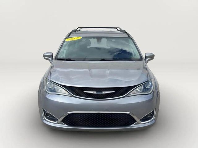 Photo of 2017 Billet Silver Metallic Clearcoat Chrysler Pacifica