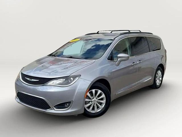 Photo of 2017 Billet Silver Metallic Clearcoat Chrysler Pacifica