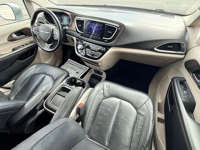 Photo of 2017 Billet Silver Metallic Clearcoat Chrysler Pacifica