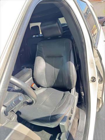 Photo of 2018 White Platinum Metallic Tri-Coat Ford Expedition