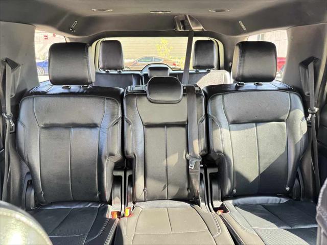 Photo of 2018 White Platinum Metallic Tri-Coat Ford Expedition