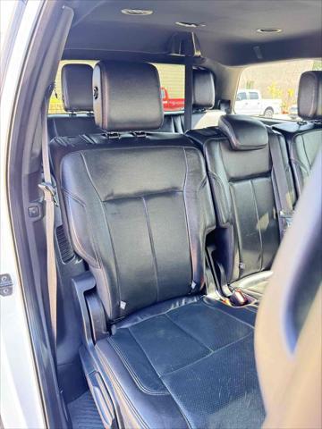 Photo of 2018 White Platinum Metallic Tri-Coat Ford Expedition