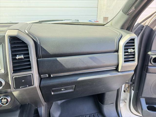 Photo of 2018 White Platinum Metallic Tri-Coat Ford Expedition