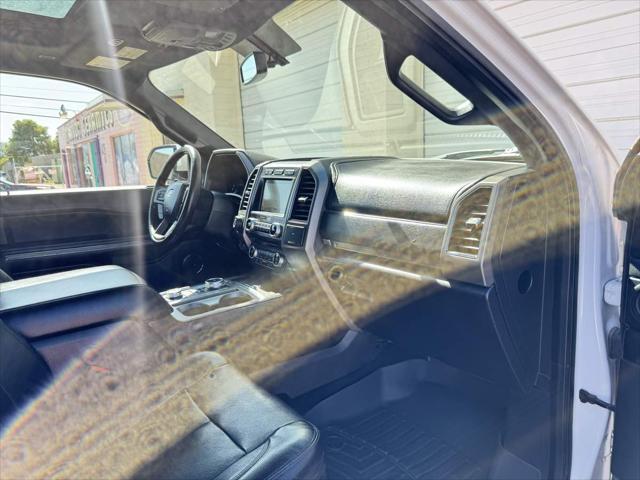 Photo of 2018 White Platinum Metallic Tri-Coat Ford Expedition