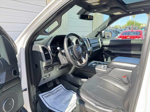 Photo of 2018 White Platinum Metallic Tri-Coat Ford Expedition