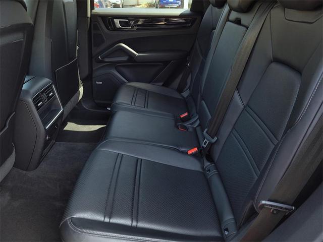 Photo of 2021 Dolomite Silver Metallic Porsche Cayenne