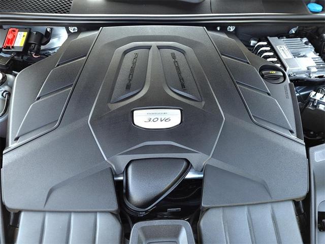 Photo of 2021 Dolomite Silver Metallic Porsche Cayenne