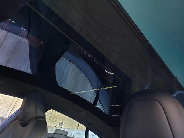Photo of 2022 Midnight Silver Metallic Tesla Model S