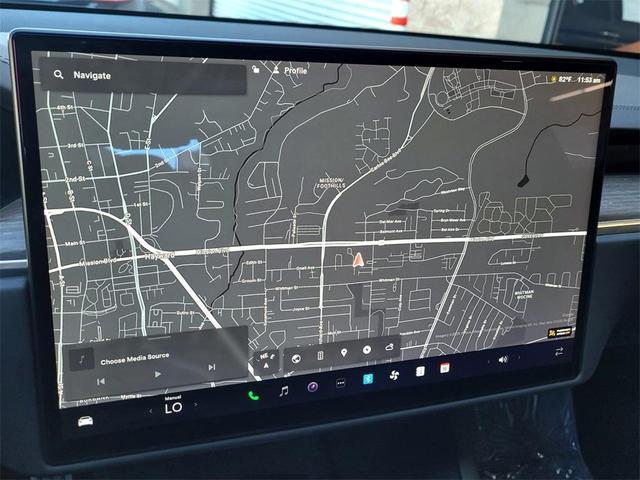 Photo of 2022 Midnight Silver Metallic Tesla Model S