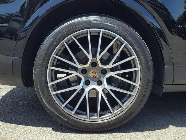 Photo of 2022 Black Porsche Cayenne