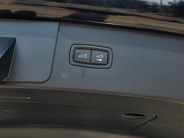 Photo of 2022 Black Porsche Cayenne
